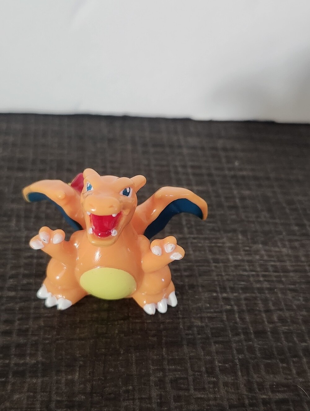Charizard - Picture 2 of 7